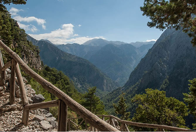 Samaria Gorge hiking tour in Crete with Eye Travel