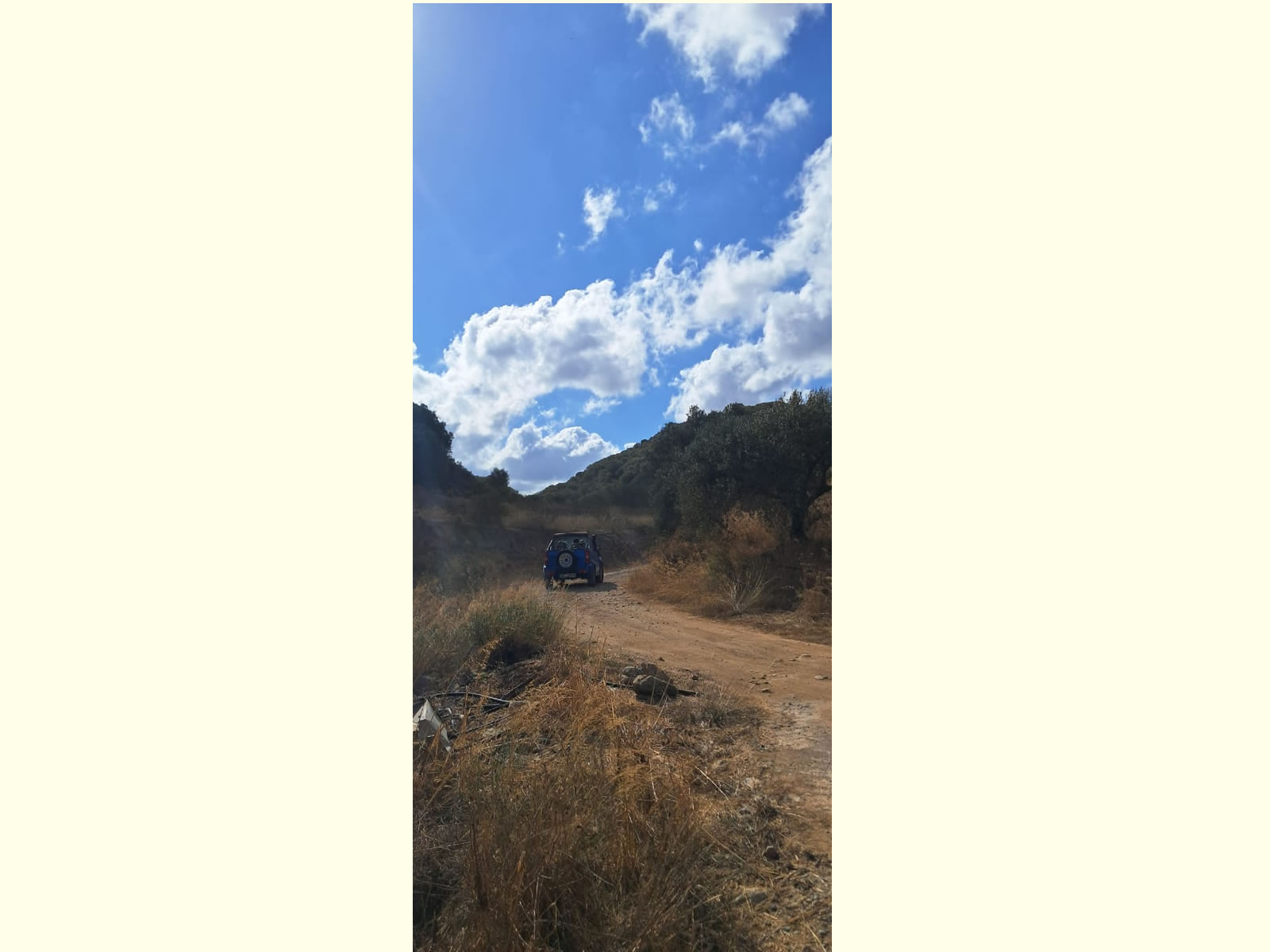 Jeep Safari Kreta Eye of the Shepherd mit Eye Travel Excursions auf einer Offroad-Route in der kretischen Landschaft